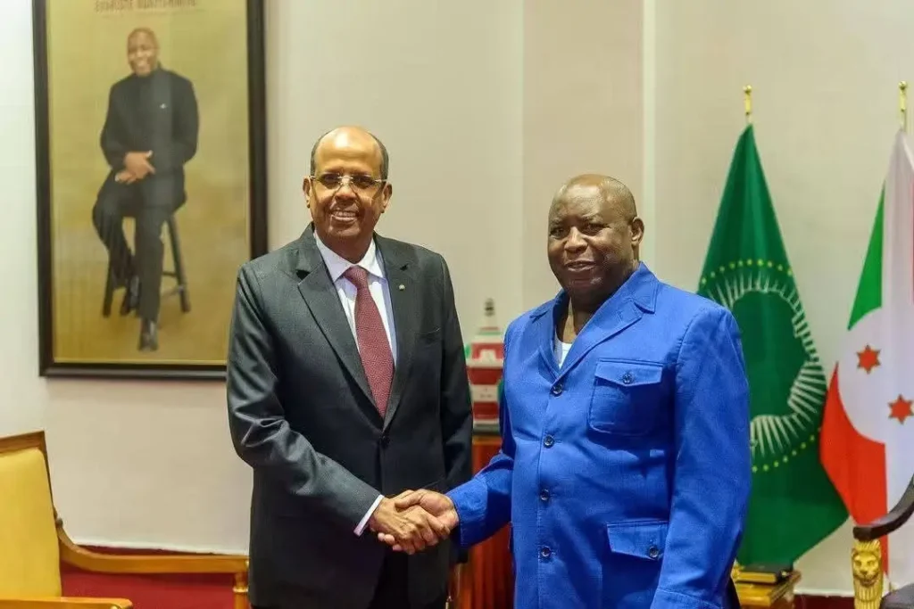 Unión Africana: Mahmoud Ali Youssouf y Évariste Ndayishimiye refuerzan la coordinación continental frente al ébola y los desafíos de seguridad