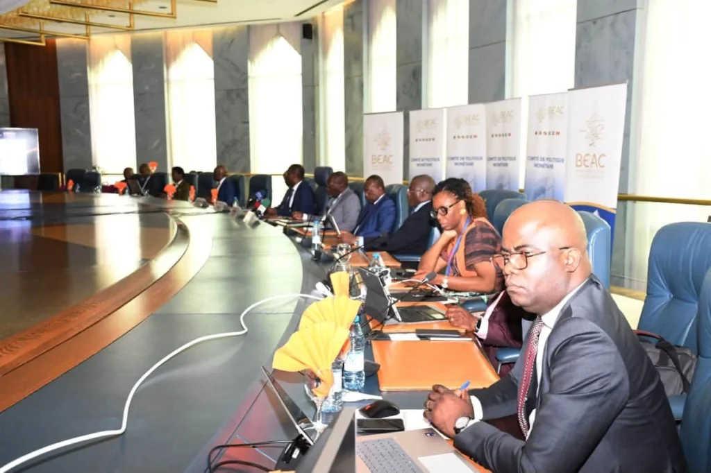 BEAC : La troisième session du Comité de Politique Monétaire de 2026 s’achève sur un statu quo des taux directeurs Séance du Comité de Politique Monétaire de la BEAC