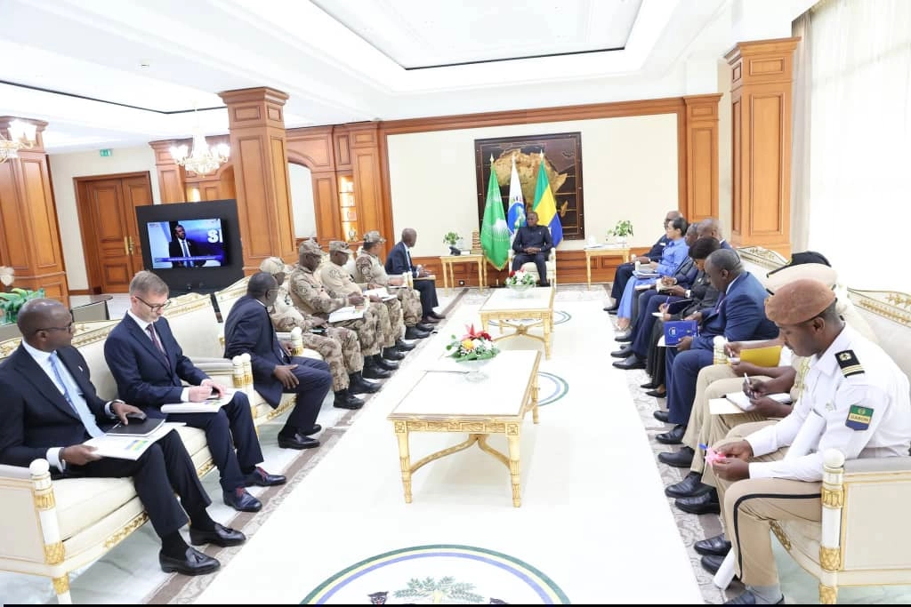 GABON : UNE PRISON DE HAUTE SÉCURITÉ DE 1 100 PLACES EN PROJET À LA PLAINE AYÉMÉ Brice Clotaire Oligui Nguema recoit le ministre de la Justice et les representants d'Invest Private Capital Group SRO